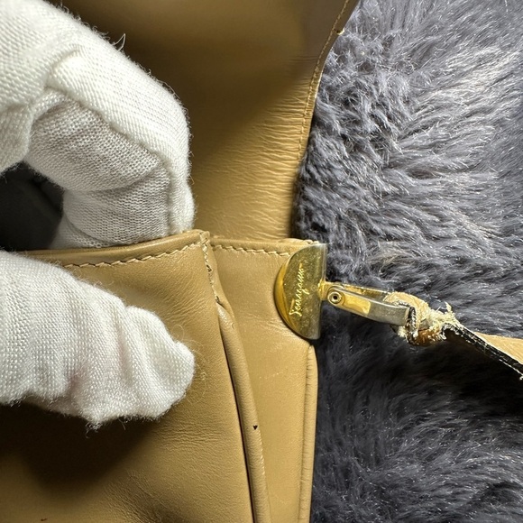 Ferragamo Tan Leather Crossbody Bag Vintage - Picture 7 of 16